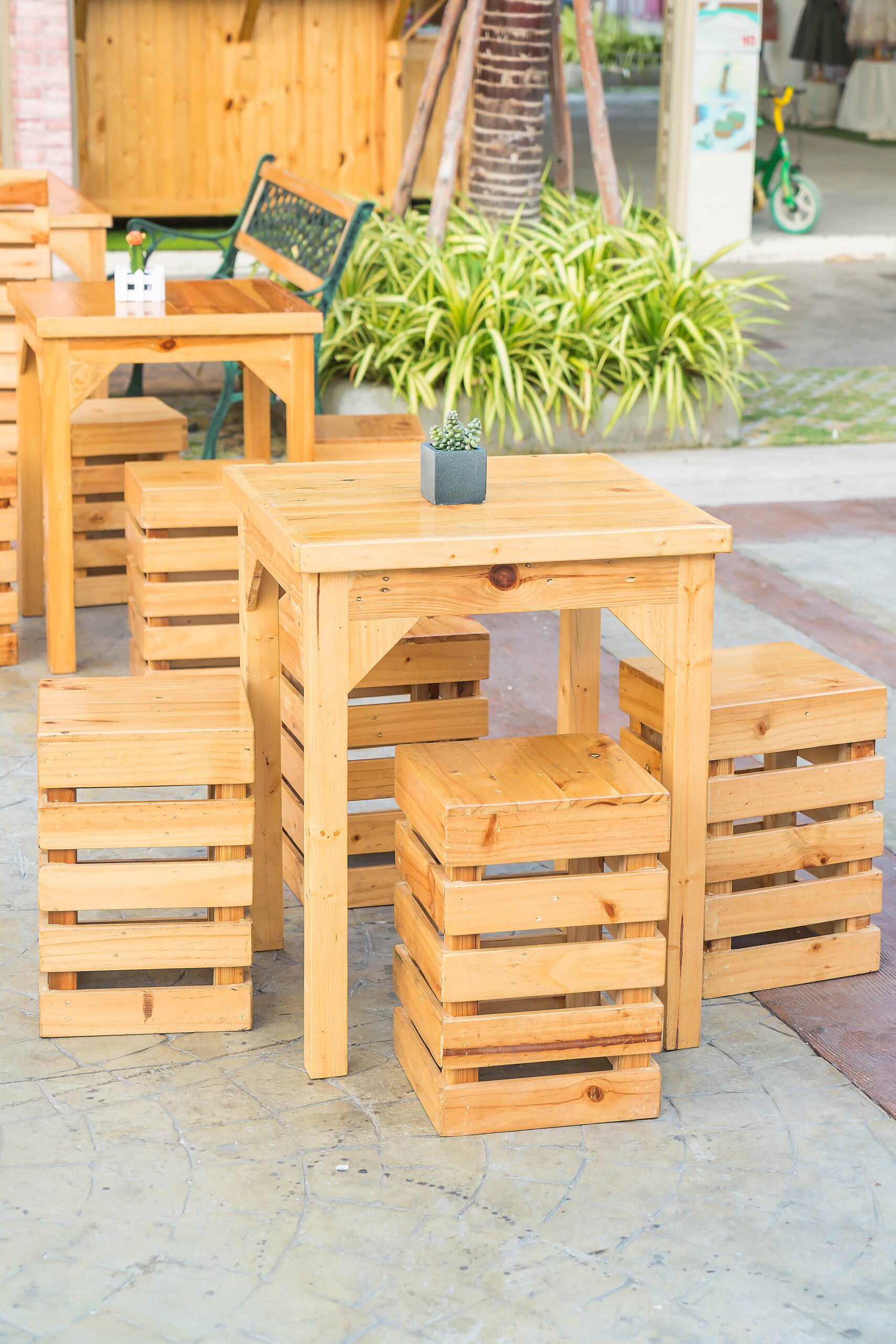 Mueble de madera exterior preparado para proteger